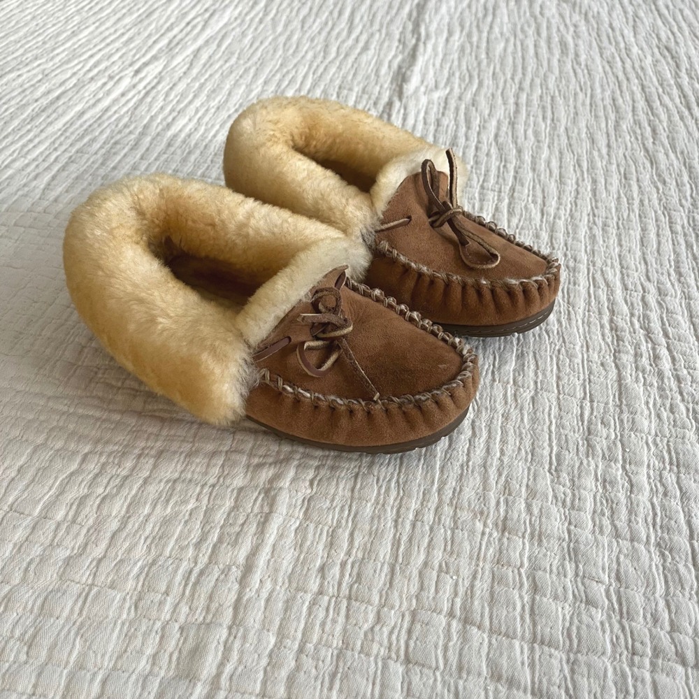 LL Bean NWOT Wicked Good Moccasins Shearling Slippers Brown 8 Womens